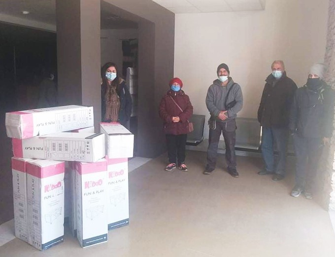 Φωτογραφία Δήμος Νάουσας: Παραδόθηκαν άλλα 13 παρκοκρέβατα σε νέους γονείς